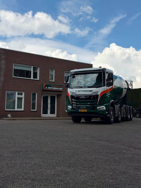 Afgeleverde truck DAF XFC 480 FAD 10x4 voor H. Dietzenbacher